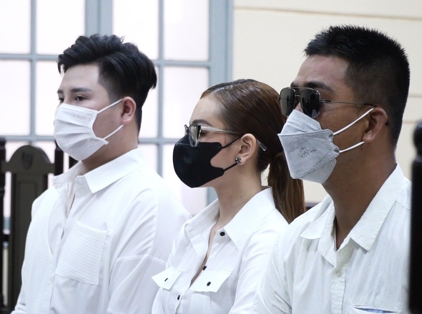 Jungkook (BTS) là người đàn ông quyến rũ nhất hành tinh ở tuổi 25; Trang Nemo bị đề nghị 6-12 tháng tù - Ảnh 4. Jungkook (BTS) là người đàn ông quyến rũ nhất hành tinh ở tuổi 25; Trang Nemo bị đề nghị 6-12 tháng tù - Ảnh 4.