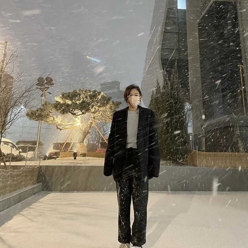 Ngắm sưu tập trang phục mùa đông sành điệu của Jennie Blackpink - Ảnh 11. Ngắm sưu tập trang phục mùa đông sành điệu của Jennie Blackpink - Ảnh 11.