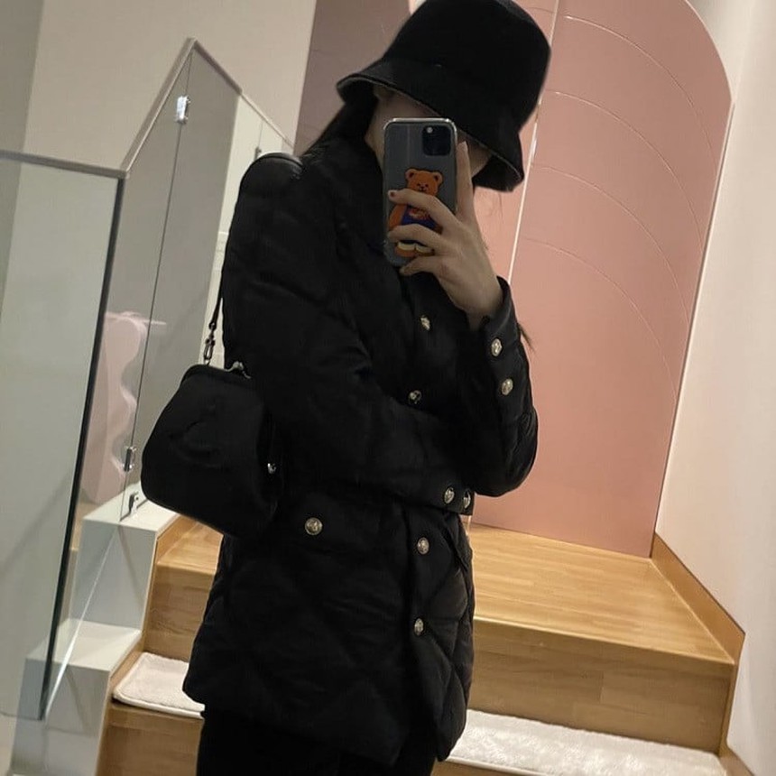 Ngắm sưu tập trang phục mùa đông sành điệu của Jennie Blackpink - Ảnh 3. Ngắm sưu tập trang phục mùa đông sành điệu của Jennie Blackpink - Ảnh 3.