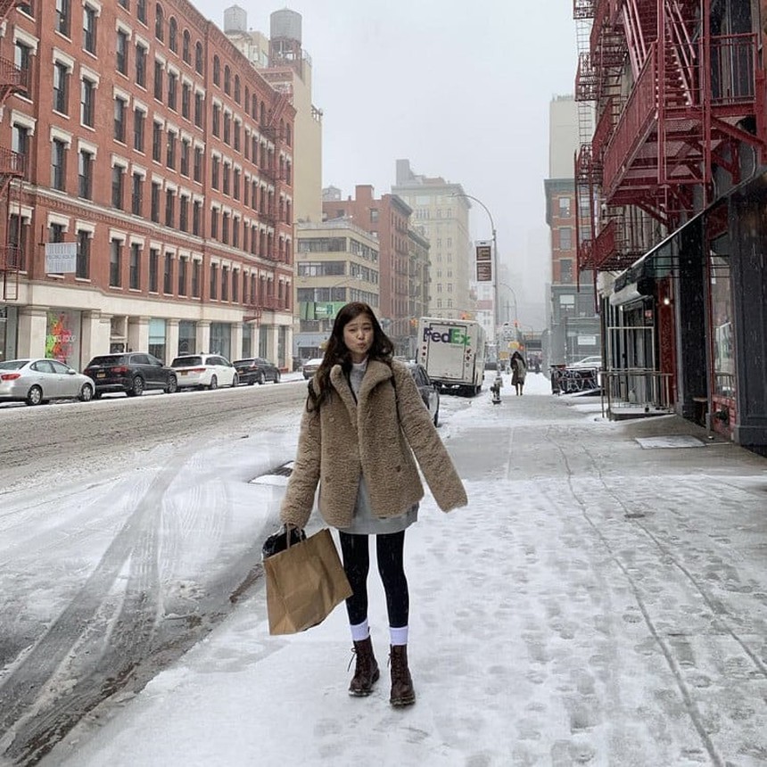 Ngắm sưu tập trang phục mùa đông sành điệu của Jennie Blackpink - Ảnh 6. Ngắm sưu tập trang phục mùa đông sành điệu của Jennie Blackpink - Ảnh 6.