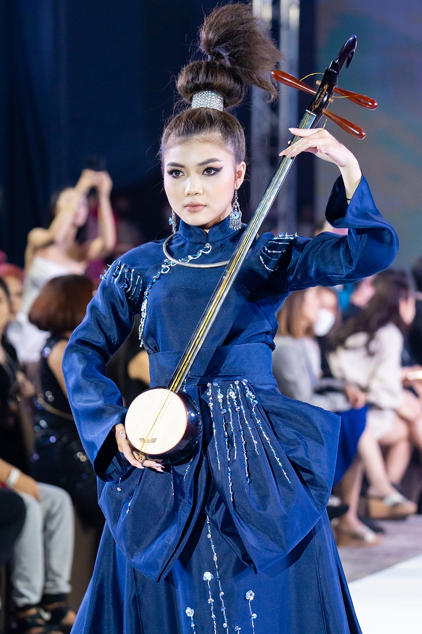 NTK Đắc Ngọc mang thổ cẩm Việt đến Bangkok Kids International Fashion Week 2022 - Ảnh 5.