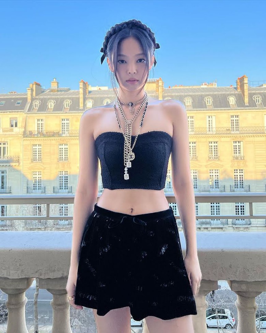 Jennie Blackpink tiết lộ bộ trang phục yêu thích nhất trong cả sự nghiệp - Ảnh 8. Jennie Blackpink tiết lộ bộ trang phục yêu thích nhất trong cả sự nghiệp - Ảnh 8.