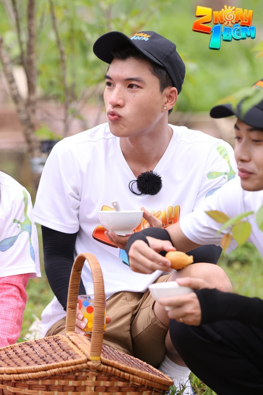 Đặt lên bàn cân MONO và HIEUTHUHAI sau khi gây chao đảo Vbiz: Làm gì cũng thành trend nhưng người lại gây tranh cãi vì kỹ năng! - Ảnh 10.