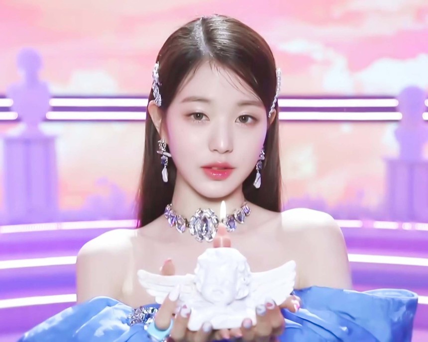 Làm MC Music Bank, Minji NewJeans được netizen khen ngợi - Ảnh 2.