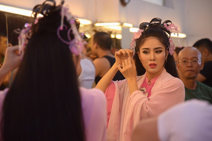 Lê Phương: Cơ cực trên phim, tìm được bến đỗ hạnh phúc bên chồng kém 7 tuổi - Ảnh 2.