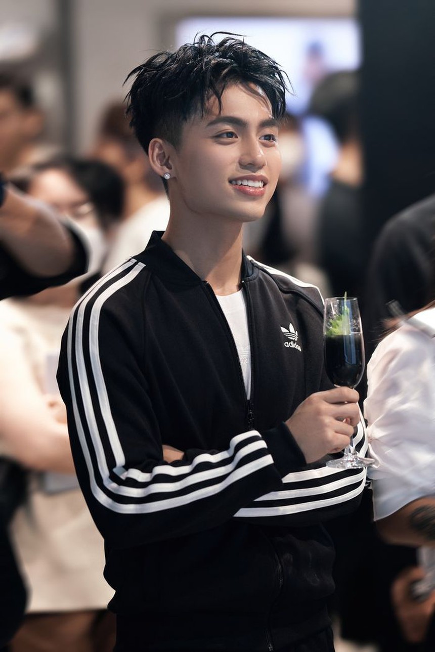 Đặt lên bàn cân MONO và HIEUTHUHAI sau khi gây chao đảo Vbiz: Làm gì cũng thành trend nhưng người lại gây tranh cãi vì kỹ năng! - Ảnh 2.