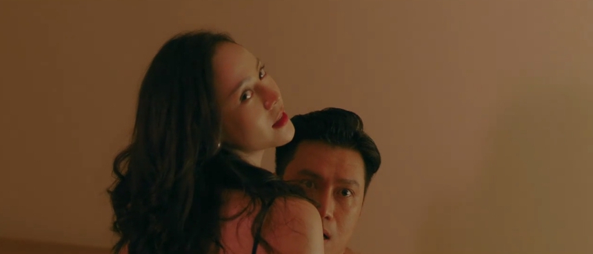 'Hành trình công lý' tập 18: Xuất hiện thêm cảnh nóng của Hoàng và Hà - Ảnh 2. 'Hành trình công lý' tập 18: Xuất hiện thêm cảnh nóng của Hoàng và Hà - Ảnh 2.