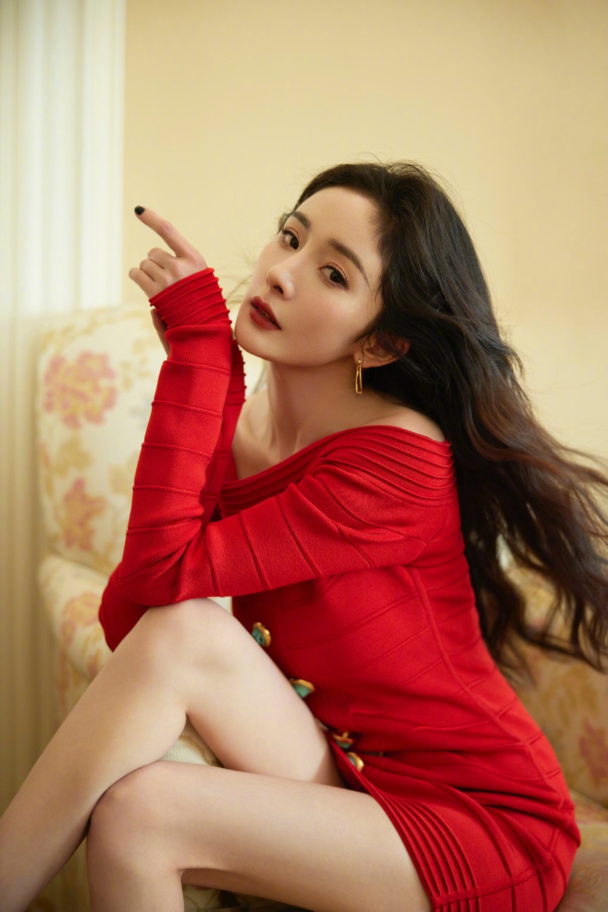 Dương Mịch đẹp không tỳ vết với tạo hình quảng bá phim mới - Ảnh 3. Dương Mịch đẹp không tỳ vết với tạo hình quảng bá phim mới - Ảnh 3.