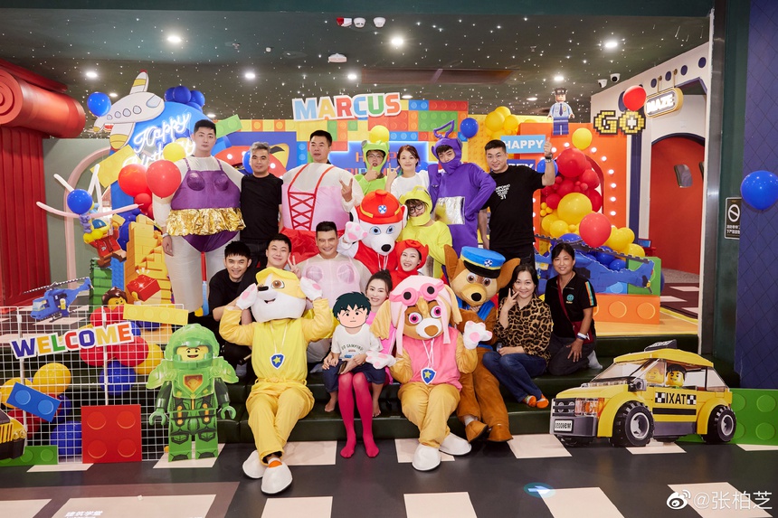 Trương Bá Chi tổ chức sinh nhật cho con trai út, cư dân mạng tò mò danh tính bố ruột - Ảnh 1.