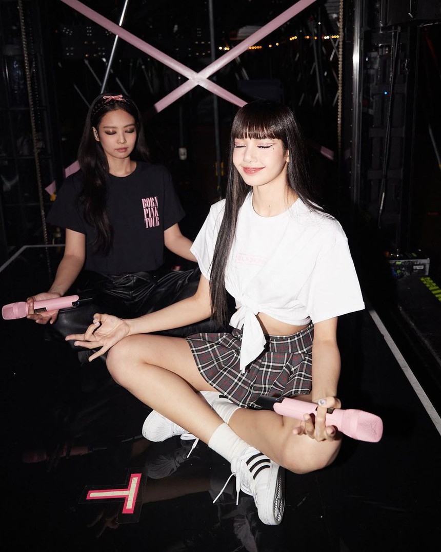 Thói quen của Lisa Blackpink trước khi lên sân khấu - Ảnh 2. Thói quen của Lisa Blackpink trước khi lên sân khấu - Ảnh 2.