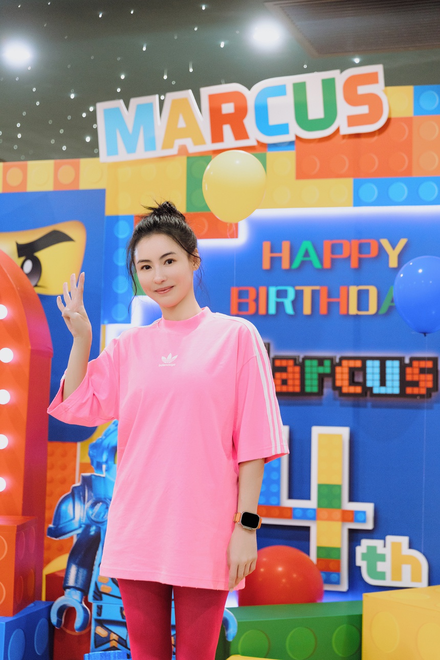 Trương Bá Chi tổ chức sinh nhật cho con trai út, cư dân mạng tò mò danh tính bố ruột - Ảnh 2.