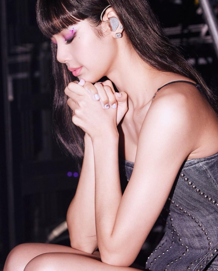 Thói quen của Lisa Blackpink trước khi lên sân khấu - Ảnh 3. Thói quen của Lisa Blackpink trước khi lên sân khấu - Ảnh 3.