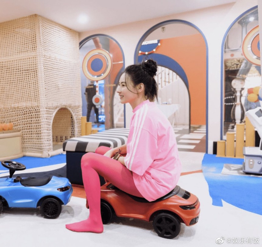 Trương Bá Chi tổ chức sinh nhật cho con trai út, cư dân mạng tò mò danh tính bố ruột - Ảnh 7.