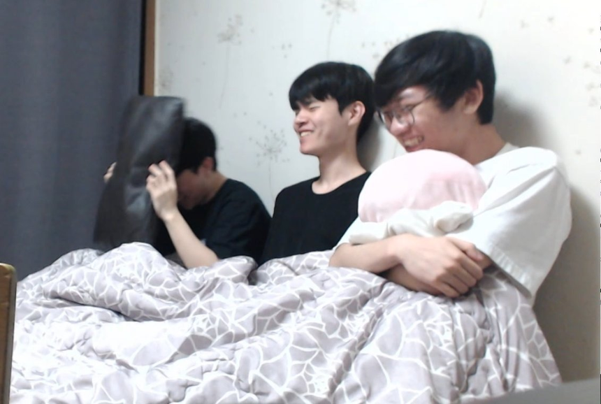 Ngỡ là kỳ phùng địch thủ, thế nhưng Deft, Chovy và Keria lại khiến khán giả ngưỡng mộ vì tình bạn đẹp - Ảnh 2.