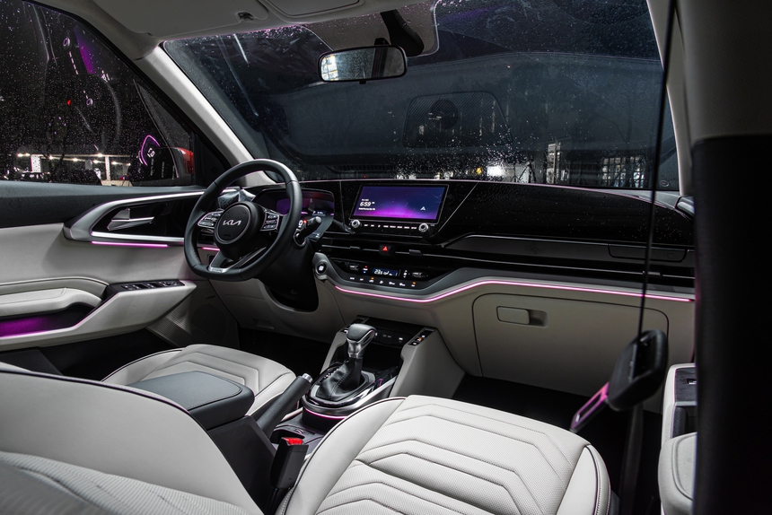 Đánh giá 2 phiên bản cao nhất của Kia Carens: Xe gia đình thực dụng với nhiều tiện nghi hiện đại - Ảnh 22.