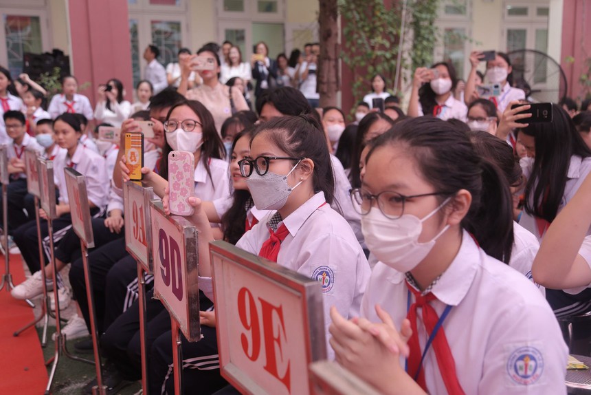 Lễ kỷ niệm 60 năm thành lập trường và 40 năm Ngày Nhà giáo Việt Nam. - Ảnh 6. Lễ kỷ niệm 60 năm thành lập trường và 40 năm Ngày Nhà giáo Việt Nam. - Ảnh 6.