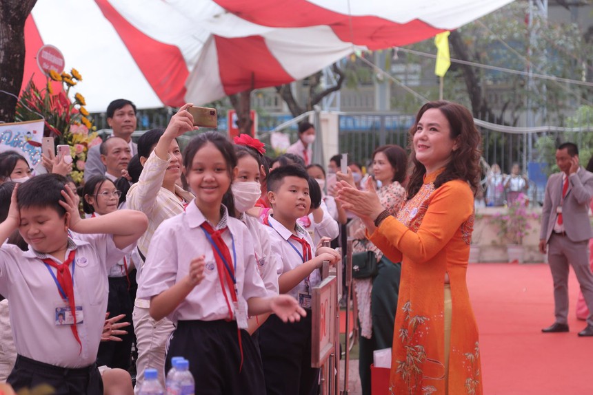 Lễ kỷ niệm 60 năm thành lập trường và 40 năm Ngày Nhà giáo Việt Nam. - Ảnh 11. Lễ kỷ niệm 60 năm thành lập trường và 40 năm Ngày Nhà giáo Việt Nam. - Ảnh 11.