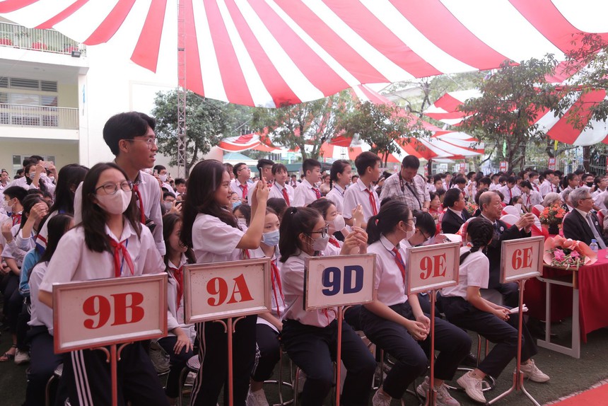 Lễ kỷ niệm 60 năm thành lập trường và 40 năm Ngày Nhà giáo Việt Nam. - Ảnh 5. Lễ kỷ niệm 60 năm thành lập trường và 40 năm Ngày Nhà giáo Việt Nam. - Ảnh 5.