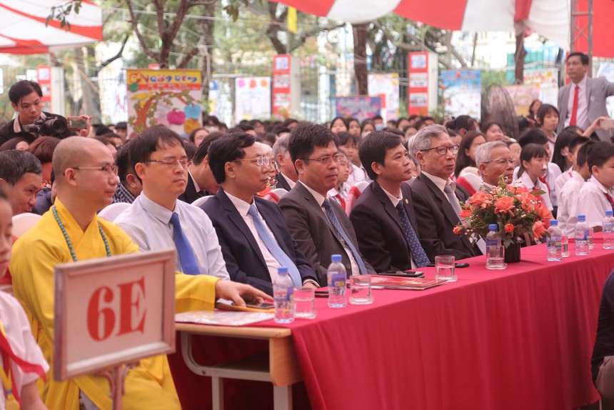 Lễ kỷ niệm 60 năm thành lập trường và 40 năm Ngày Nhà giáo Việt Nam. - Ảnh 3. Lễ kỷ niệm 60 năm thành lập trường và 40 năm Ngày Nhà giáo Việt Nam. - Ảnh 3.