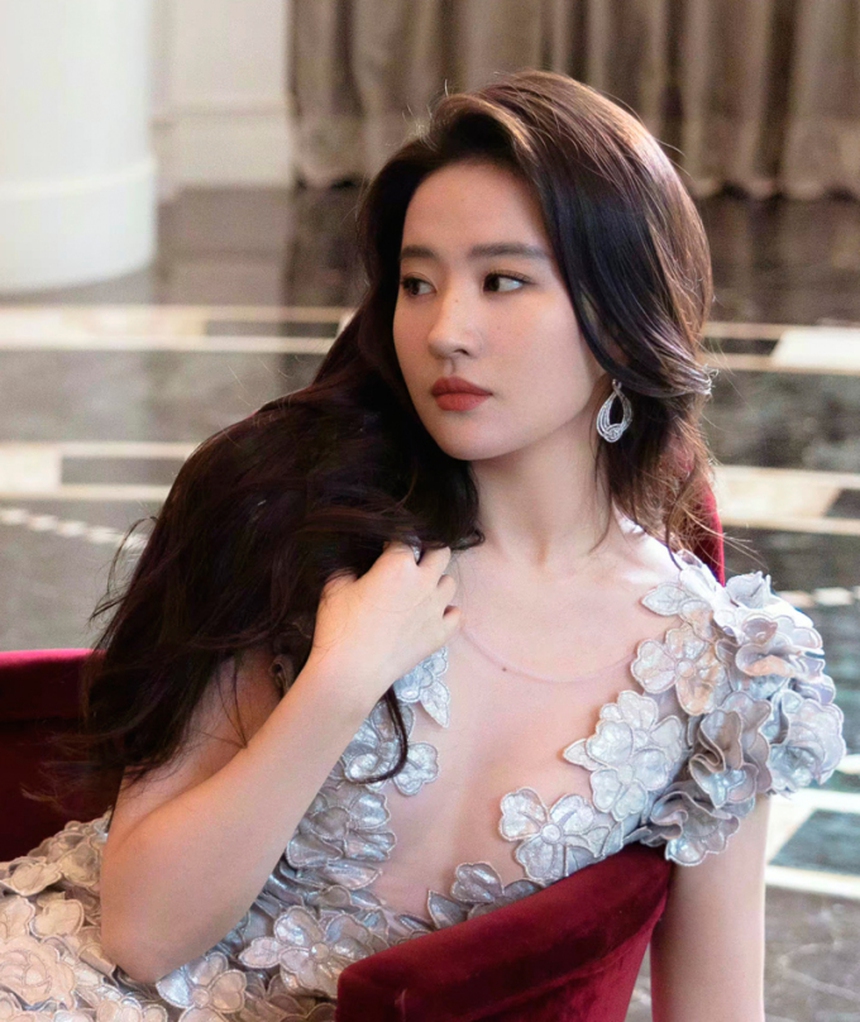 Dương Mịch và loạt mỹ nhân Cbiz lộ nhan sắc lạ qua 'cam thường' - tin cuối tuần - Ảnh 9.