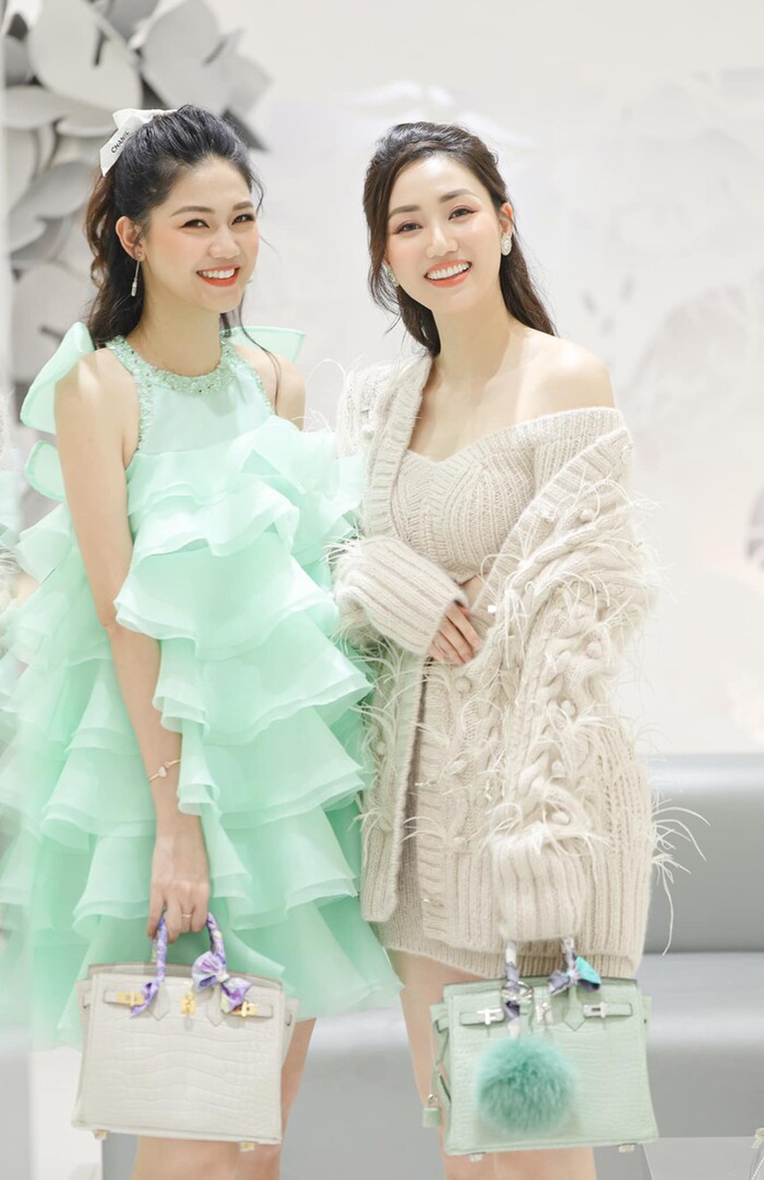 Á hậu Thuỳ Dung lên xe hoa vào tháng 12, hé lộ thiệp cưới và 2 khách mời đầu tiên  - Ảnh 3.