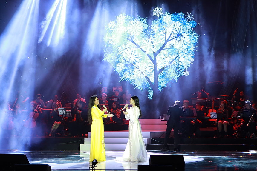 Tố Nga bật khóc trong liveshow “Dòng sông đa tình” - Ảnh 10.