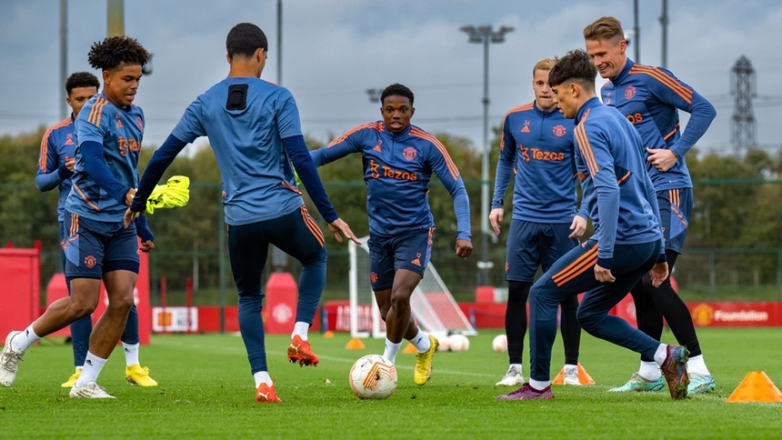 Tin MU 2/11: Đại diện Dalot gây sốc - Ảnh 5.