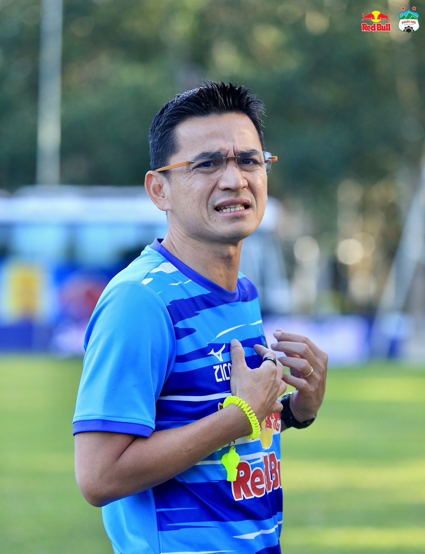 Bóng đá Việt Nam trưa ngày 20/10: Hoàng Đức nhận vinh dự đặc biệt. Quang Hải không được thi đấu - Ảnh 5.