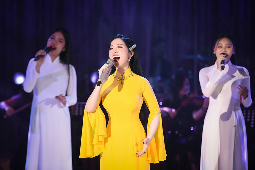 TS – ca sĩ Phương Nga ra mắt MV "Bài ca người giáo viên nhân dân"  - Ảnh 7.