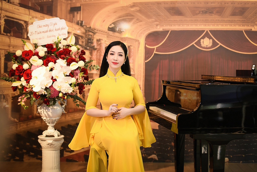 TS – ca sĩ Phương Nga ra mắt MV "Bài ca người giáo viên nhân dân"  - Ảnh 8.