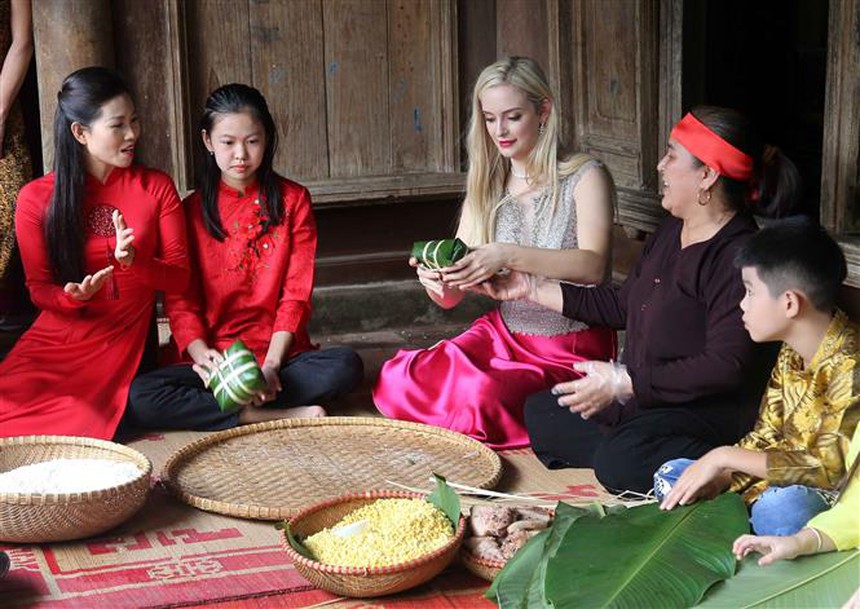Thí sinh Hoa hậu Du lịch thế giới 2022 trải nghiệm văn hóa, di sản tại Phú Thọ - Ảnh 5. Thí sinh Hoa hậu Du lịch thế giới 2022 trải nghiệm văn hóa, di sản tại Phú Thọ - Ảnh 5.
