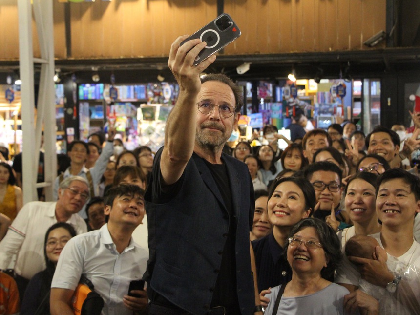 'Mọi điều ta chưa nói' từ Paris đến TP.HCM - Ảnh 10.