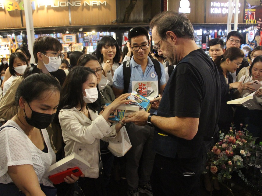 'Mọi điều ta chưa nói' từ Paris đến TP.HCM - Ảnh 11.