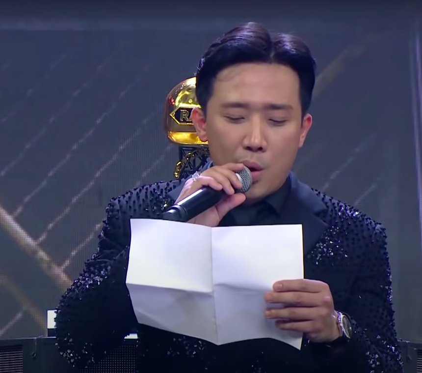 Trấn Thành mắc lỗi cơ bản khi dẫn Chung kết 'Ca sĩ mặt nạ' - Ảnh 4. Trấn Thành mắc lỗi cơ bản khi dẫn Chung kết 'Ca sĩ mặt nạ' - Ảnh 4.