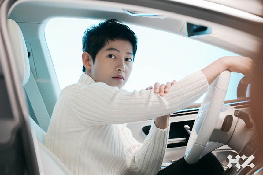 Song Joong Ki sau 3 năm ly hôn: Sự nghiệp thăng tiến bùng nổ, làm quý ông độc thân đắt giá - Ảnh 4. Song Joong Ki sau 3 năm ly hôn: Sự nghiệp thăng tiến bùng nổ, làm quý ông độc thân đắt giá - Ảnh 4.
