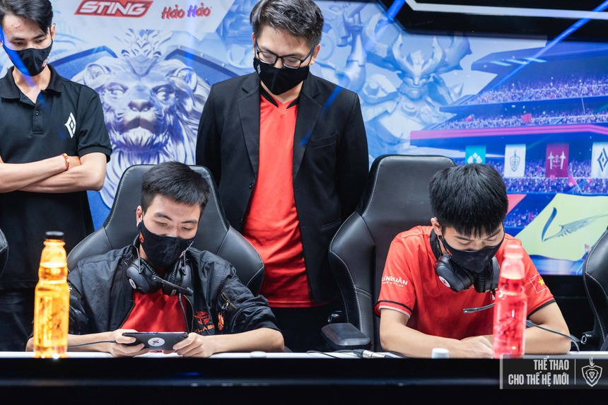 HLV Rainer chia tay Team Flash sau loạt thành tích bết bát - Ảnh 2.