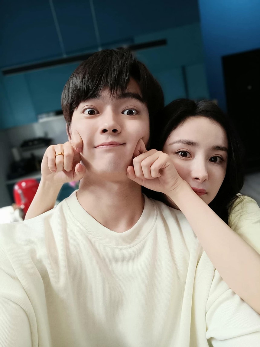 'Định luật tình yêu 80/20': Tranh cãi quanh Hứa Khải, cố tình tỏ ra ngu ngơ hay là diễn xuất quá kém - Ảnh 4. 'Định luật tình yêu 80/20': Tranh cãi quanh Hứa Khải, cố tình tỏ ra ngu ngơ hay là diễn xuất quá kém - Ảnh 4.