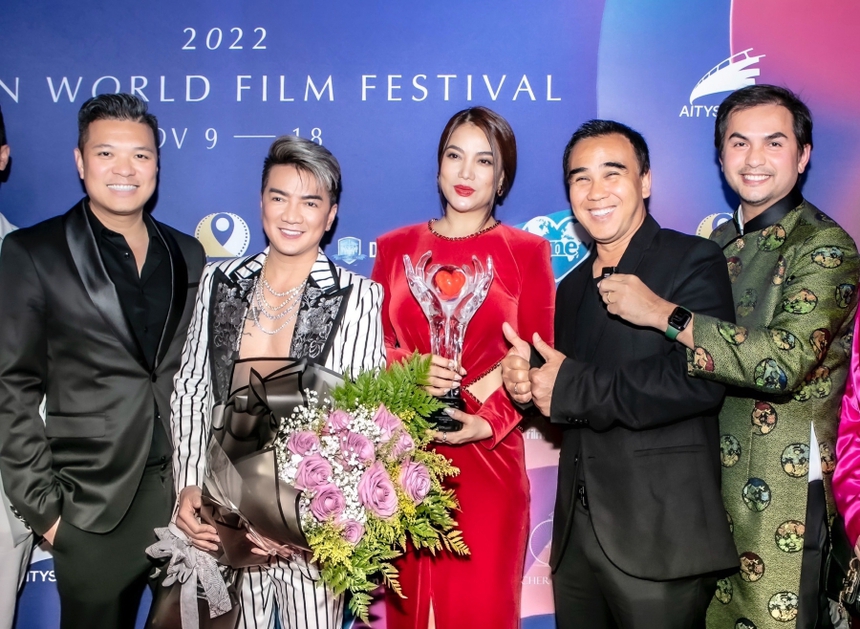 Trương Ngọc Ánh rạng rỡ hội ngộ Quyền Linh tại Mỹ - Ảnh 4.