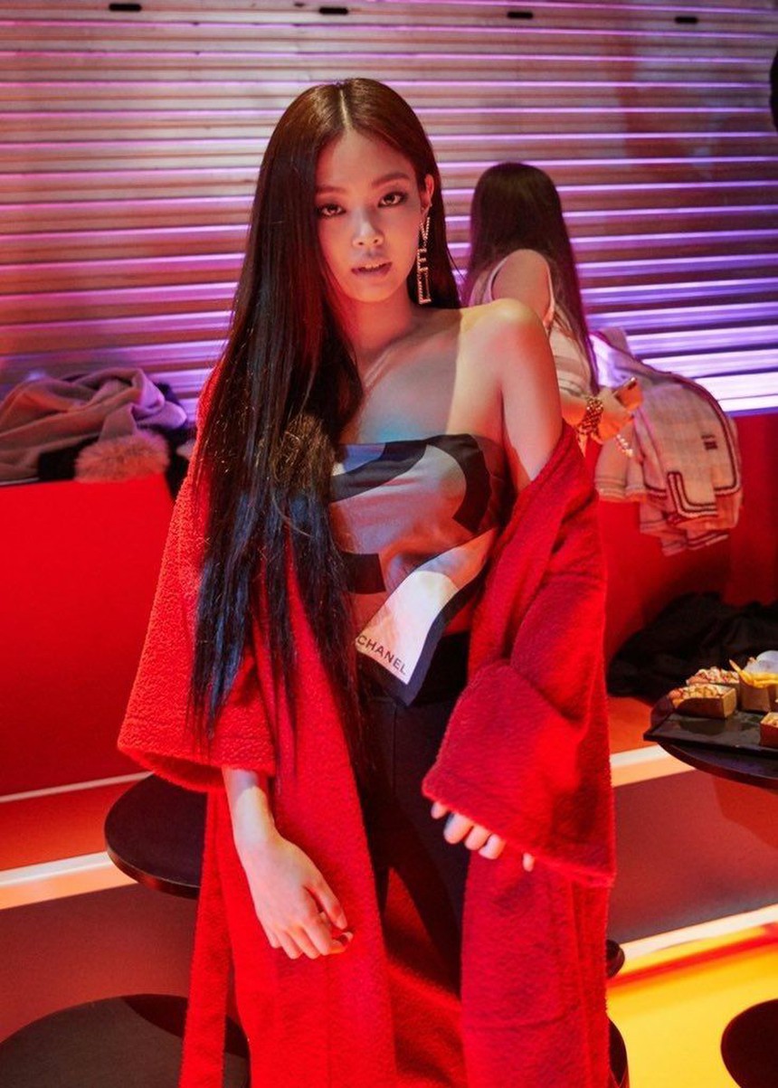 Bí mật đằng sau bộ trang phục biểu diễn của Jennie Blackpink trong tour diễn Born Pink - Ảnh 5. Bí mật đằng sau bộ trang phục biểu diễn của Jennie Blackpink trong tour diễn Born Pink - Ảnh 5.