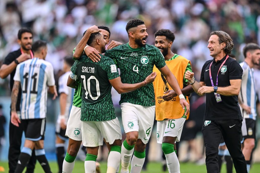 Cầu thủ Saudi Arabia vỡ òa sau khi giành chiến thắng bất ngờ trước Argentina - Ảnh 4.