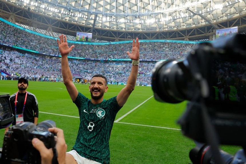 Cầu thủ Saudi Arabia vỡ òa sau khi giành chiến thắng bất ngờ trước Argentina - Ảnh 6.