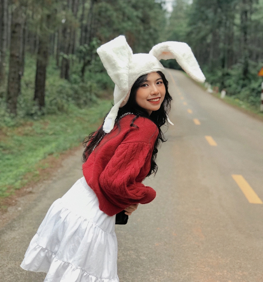 Cô giáo gây sốt TikTok khi khoe style đi dạy: Nhan sắc đời thường xinh mê mẩn, có tuần không mặc trùng bộ nào! - Ảnh 3.