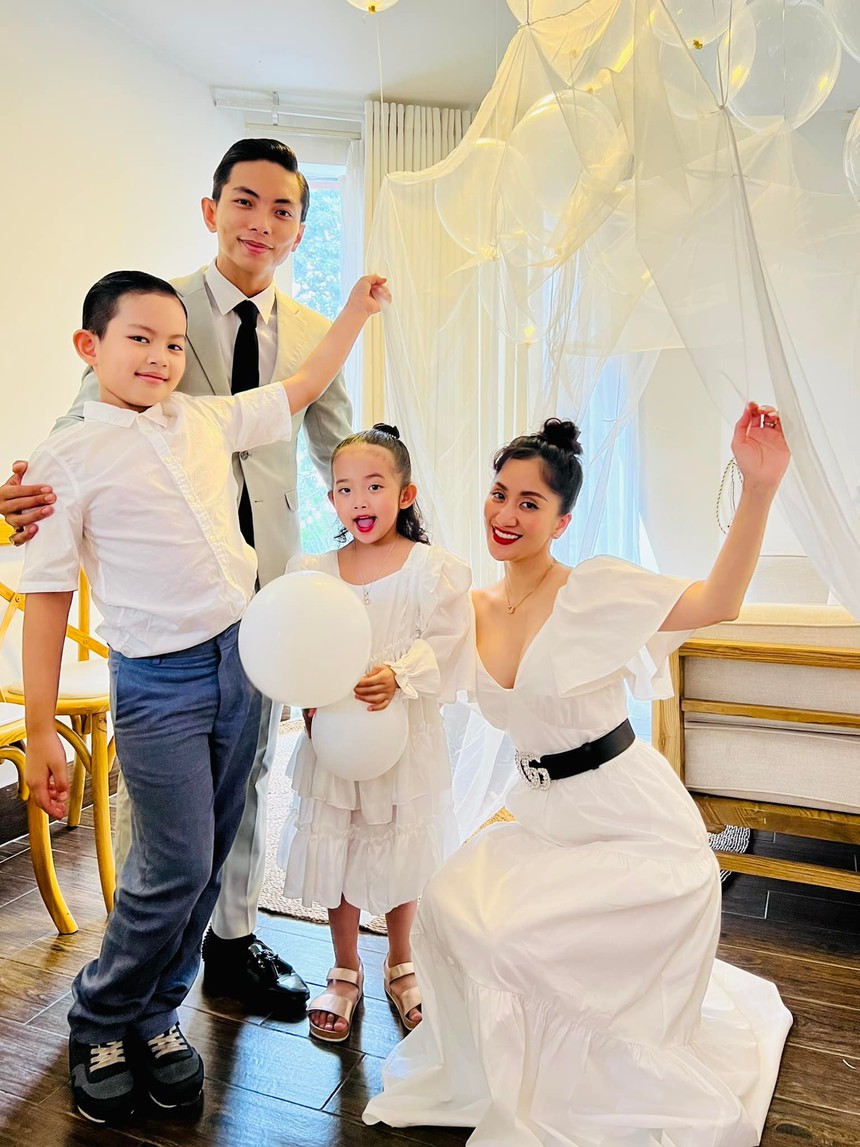 Hội 'cô dâu tháng 12': 2 hôn lễ nàng hậu đình đám và sao nữ kết hôn sau 13 năm chung sống  - Ảnh 9.