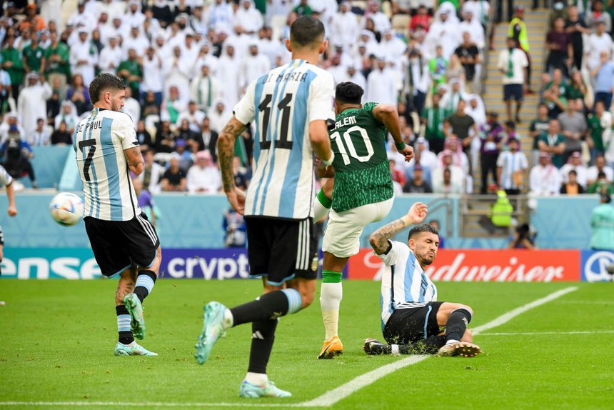 Argentina 1-2 Ả rập Xê út: Messi không thể sửa sai cho đồng đội - Ảnh 2. Argentina 1-2 Ả rập Xê út: Messi không thể sửa sai cho đồng đội - Ảnh 2.