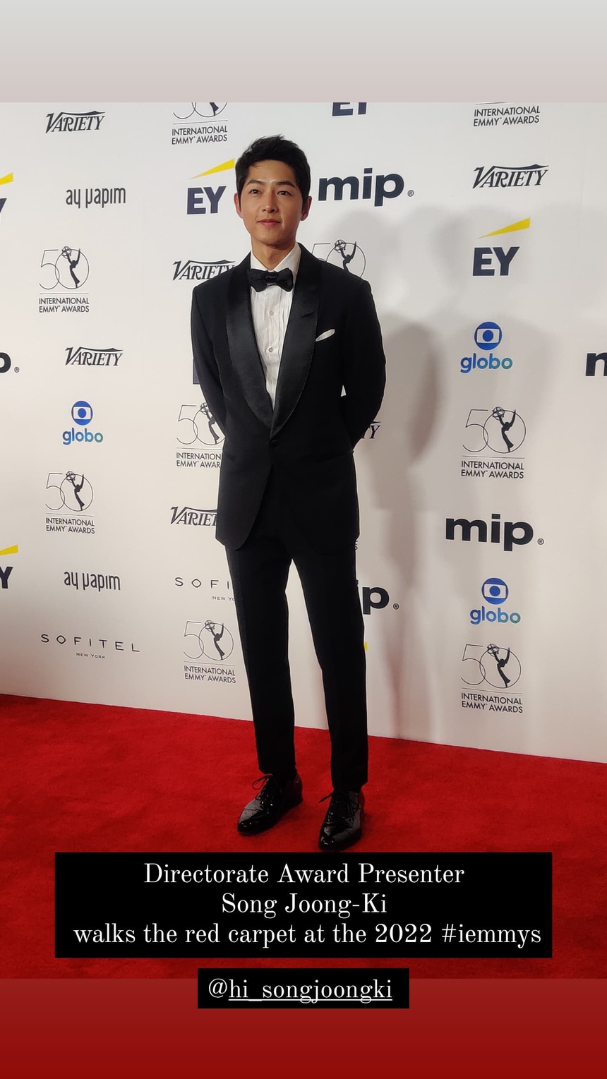 Song Joong Ki bất ngờ xuất hiện tại Emmy Awards - Ảnh 2.