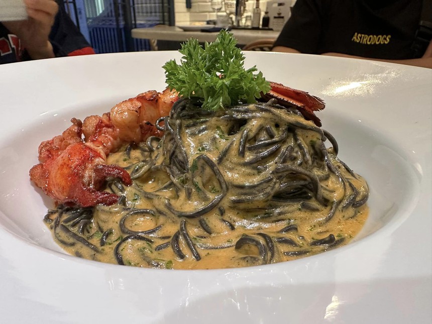 Trấn Thành đăng ảnh chụp chung với Hari Won vẫn bị nghi là ảnh ghép - Ảnh 3. Trấn Thành đăng ảnh chụp chung với Hari Won vẫn bị nghi là ảnh ghép - Ảnh 3.