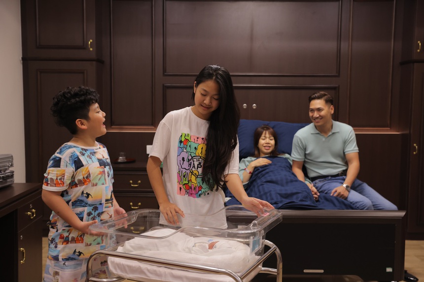 Cận cảnh niềm hạnh phúc của gia đình Mạnh Trường khi chào đón thành viên mới - Ảnh 4. Cận cảnh niềm hạnh phúc của gia đình Mạnh Trường khi chào đón thành viên mới - Ảnh 4.