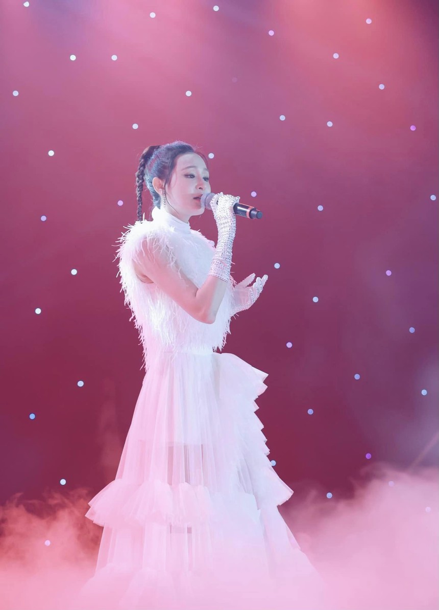 Từ vụ Hiền Hồ bị trường Đại học hủy show: Khán giả đã khắt khe hơn với nghệ sĩ vi phạm đạo đức! - Ảnh 2. Từ vụ Hiền Hồ bị trường Đại học hủy show: Khán giả đã khắt khe hơn với nghệ sĩ vi phạm đạo đức! - Ảnh 2.