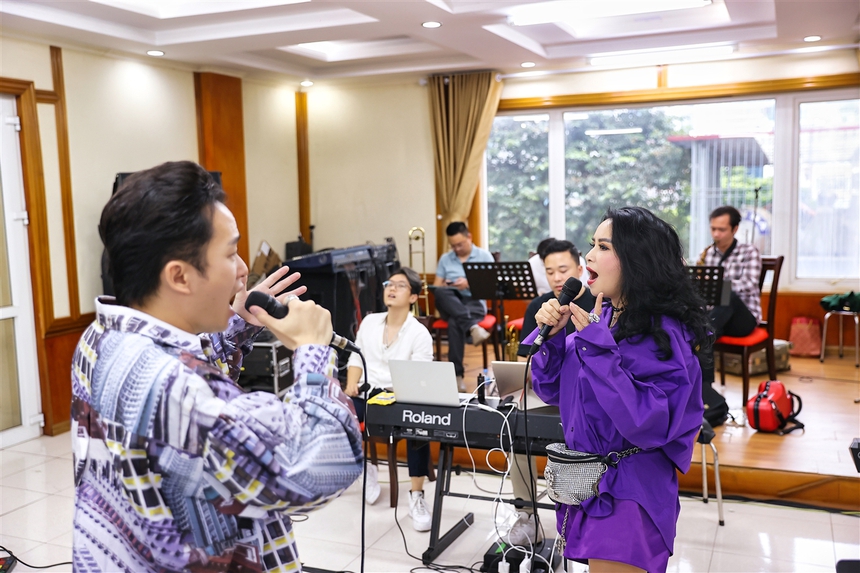 Thanh Lam, Hà Trần mặc cực nổi khi tập hát cùng Tùng Dương - Ảnh 1.