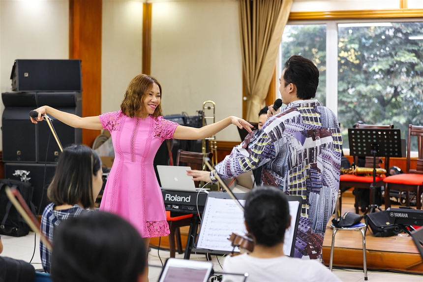 Thanh Lam, Hà Trần mặc cực nổi khi tập hát cùng Tùng Dương - Ảnh 2.